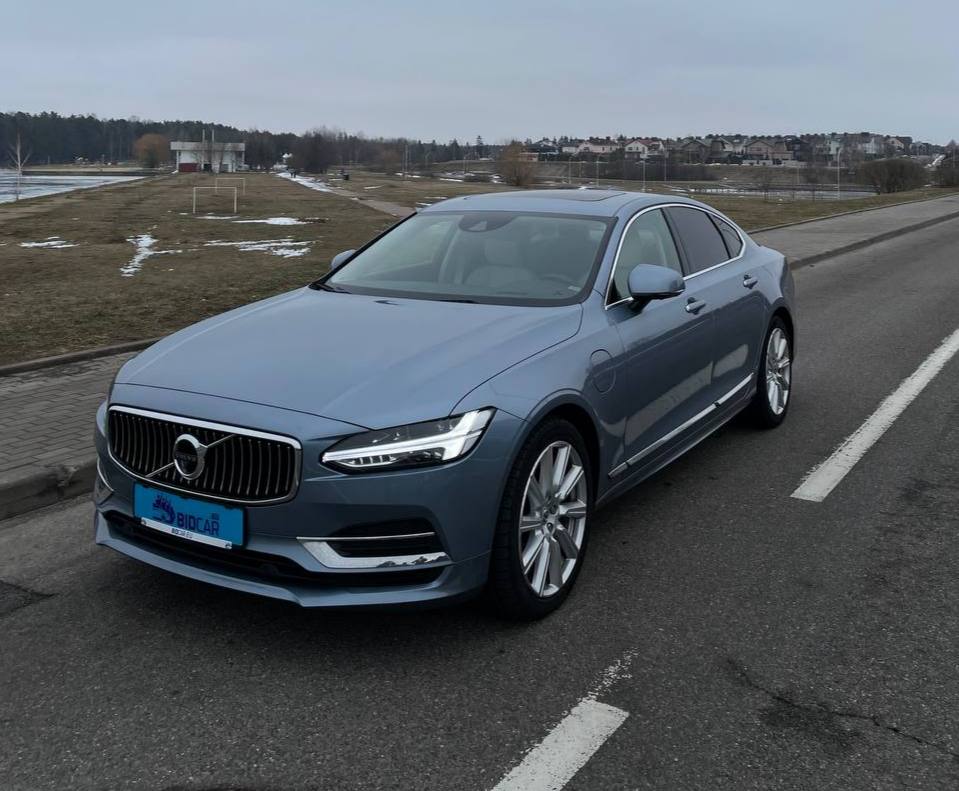 Обзор от компании БидКар Volvo S90 гибрид в комплектации inscription